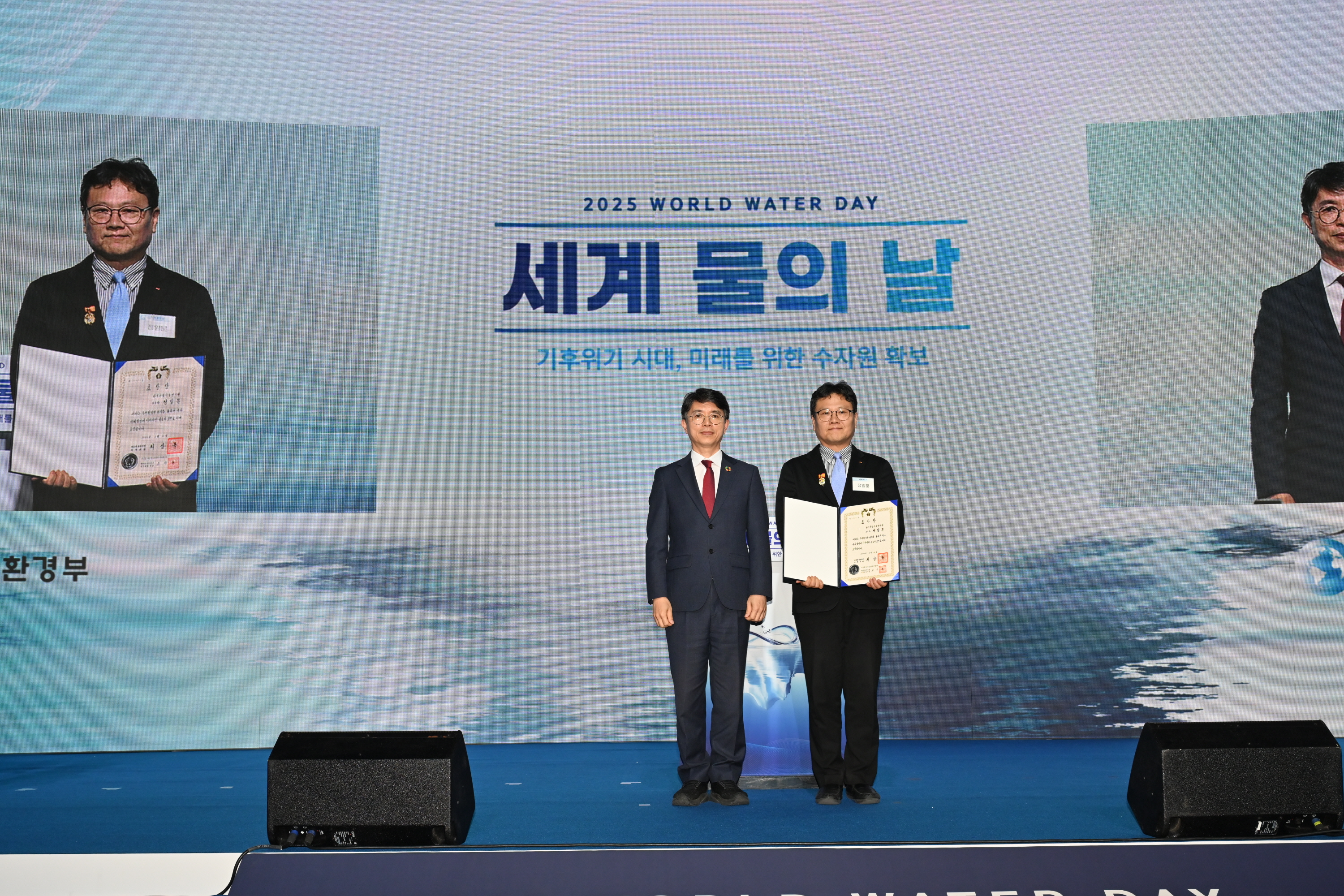 Minister of Environment Kim Wansup Takes Commemora